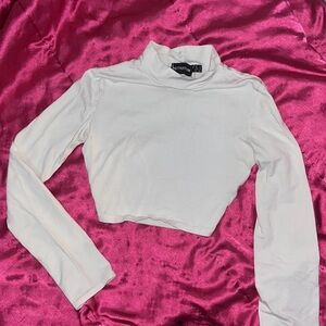 PRETTYLITTLETHING CROP TOP